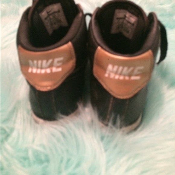 Shoes - Picture 2 of 4