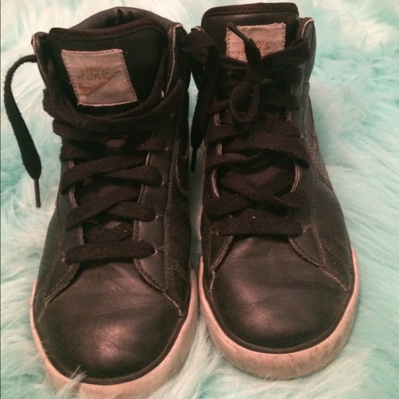 Shoes - Picture 4 of 4