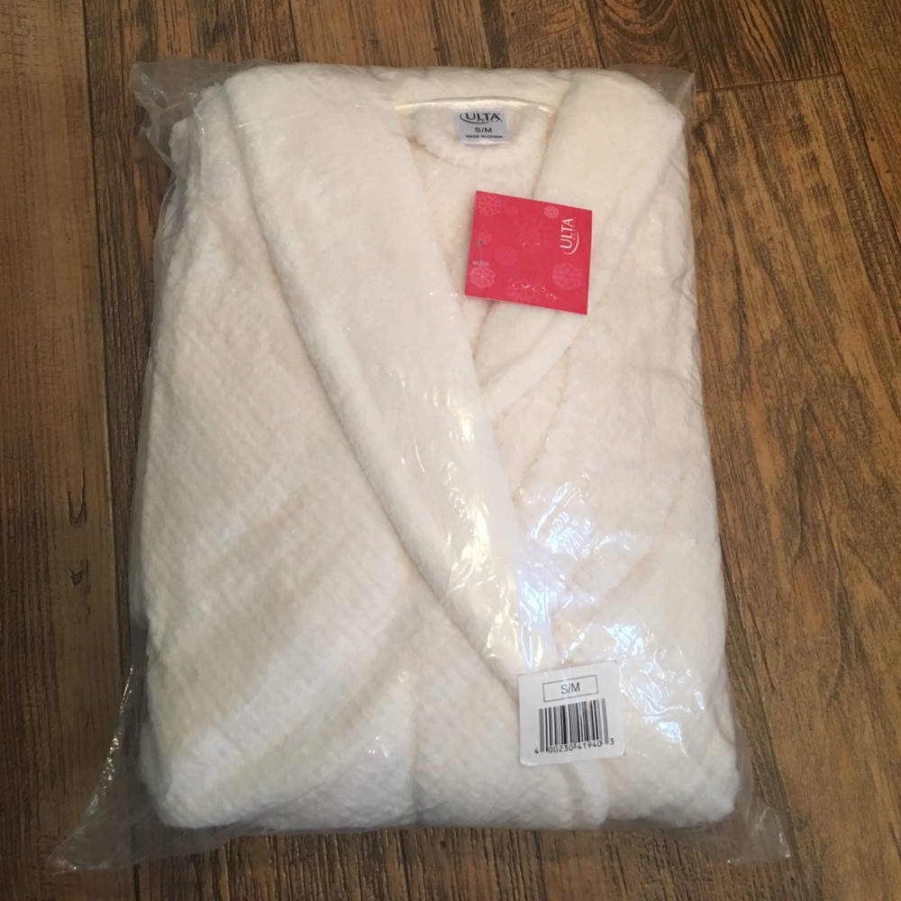 Ivory bathrobe