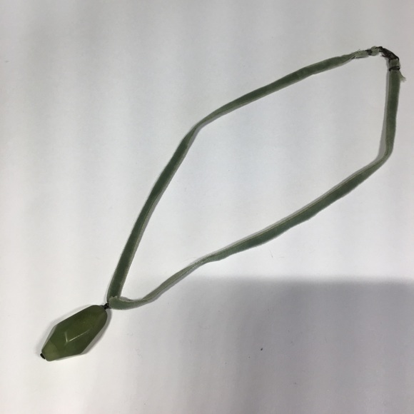 Jewelry - Green velvet choker w/ faceted green stone pendant