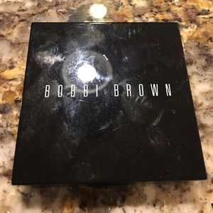 Bobby Brown face highlighting powder