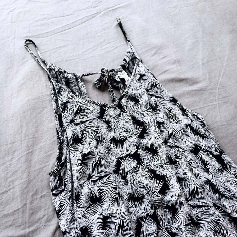 Forever 21 open back crop top M