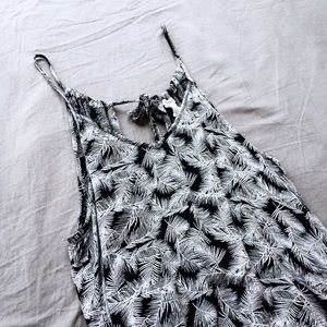 Forever 21 open back crop top M