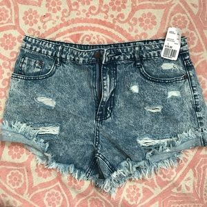 ▪️FOREVER 21 Distressed Denim Shorts ▪️