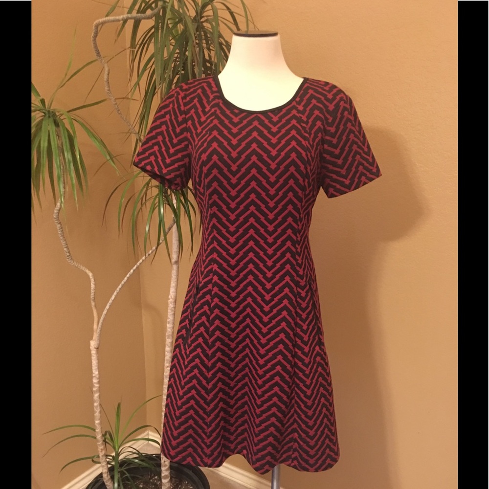 ECI-A-line Burgundy Black Zig-Zag Dress