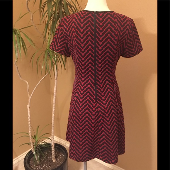 ECI-A-line Burgundy Black Zig-Zag Dress - Picture 2 of 4
