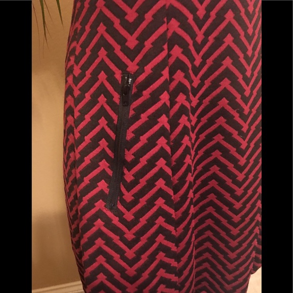 ECI-A-line Burgundy Black Zig-Zag Dress - Picture 3 of 4
