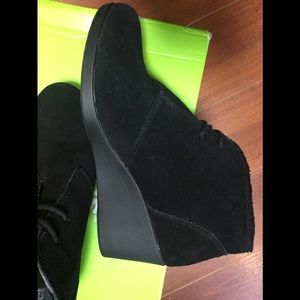 Crocs Boots Leigh Bootie Suede sz 8 with box