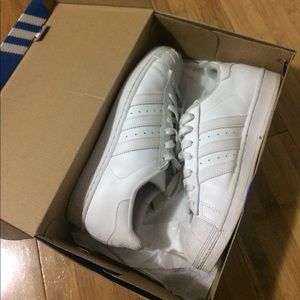 White adidas stuperstars