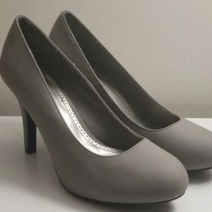 Gray Round Toe Pumps
