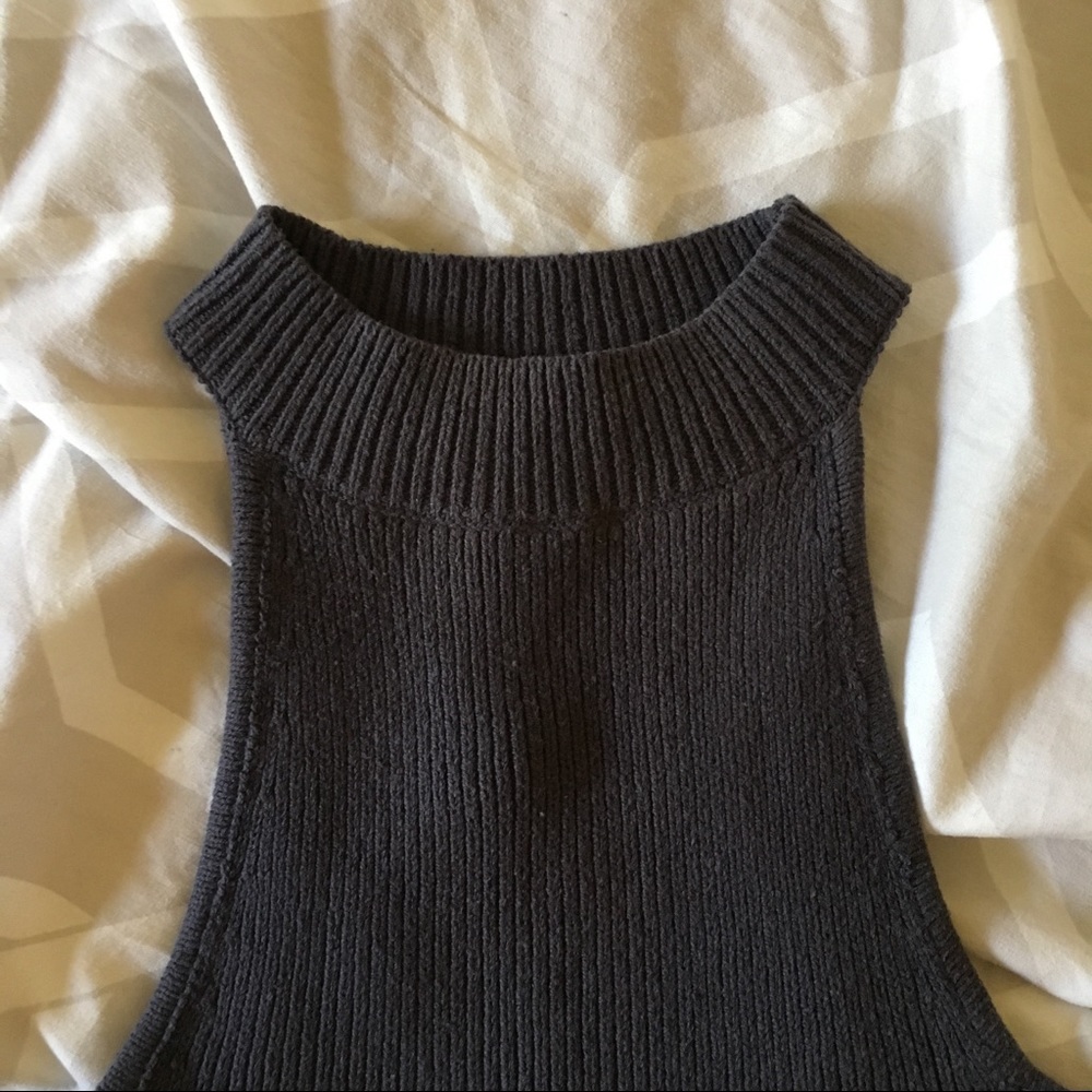 Grey Ribbed Crop Top ✨ - Picture 2 of 8