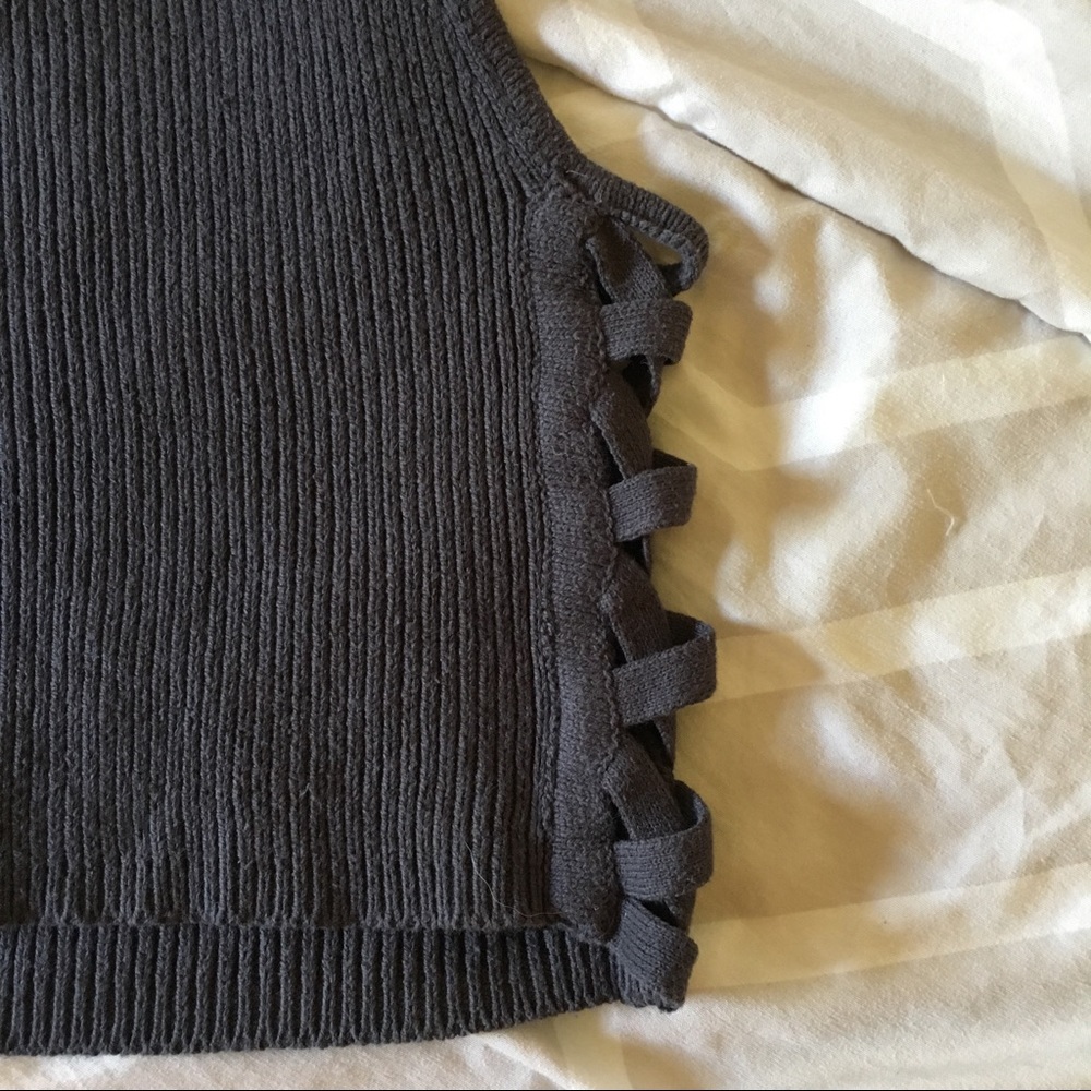 Grey Ribbed Crop Top ✨ - Picture 3 of 8