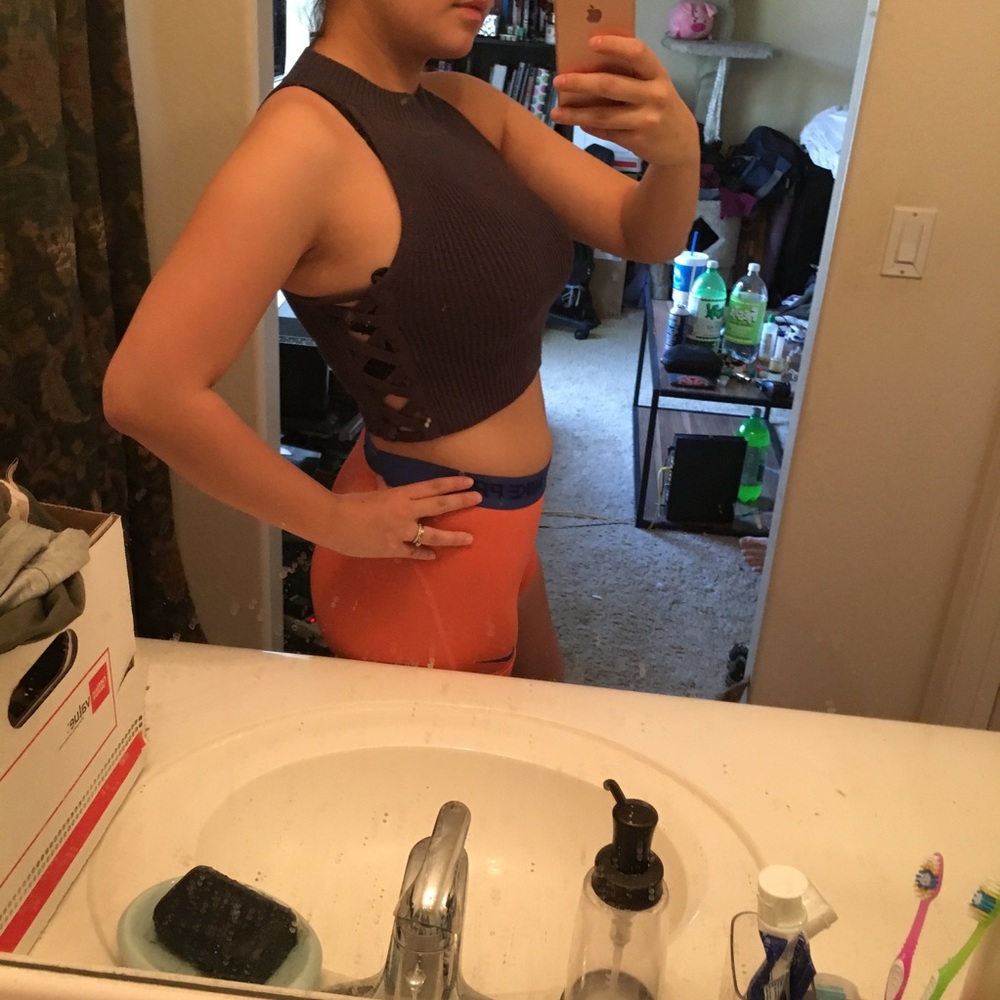 Grey Ribbed Crop Top ✨ - Picture 5 of 8