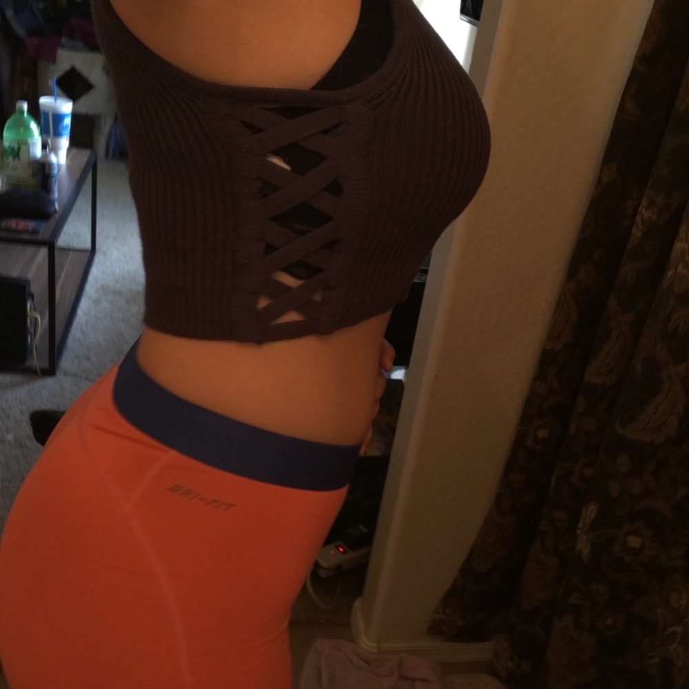 Grey Ribbed Crop Top ✨ - Picture 7 of 8