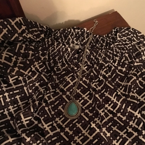 Beautiful Top. - Picture 3 of 3