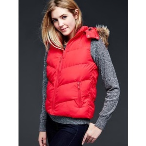 Gap red Puffer - Picture 1 of 7