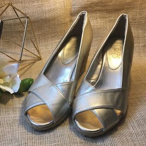 CHAPS Shoes Gold Espadrille Dakoda Peep Toe Wedge