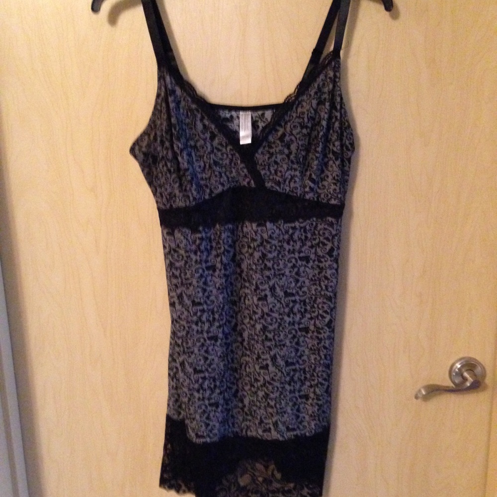 Delta Burke chemise