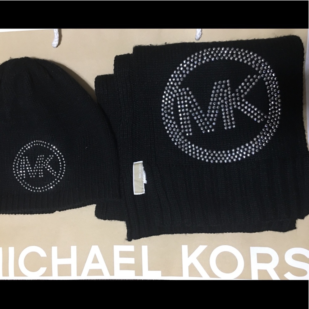 Michael Kors Scarf & hat set