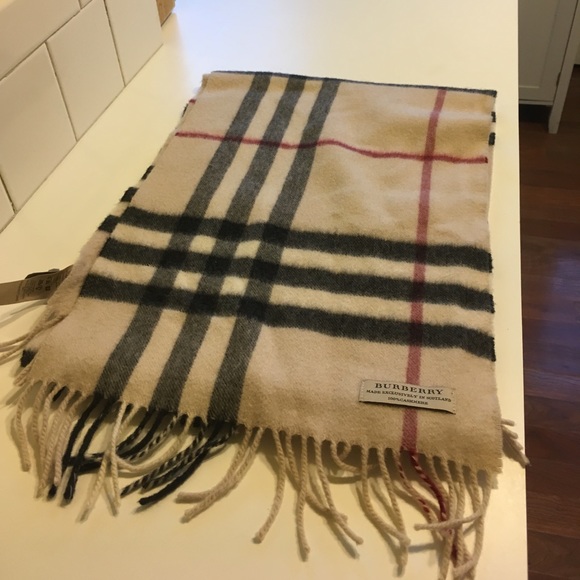 Burberry scarf - Picture 2 of 3