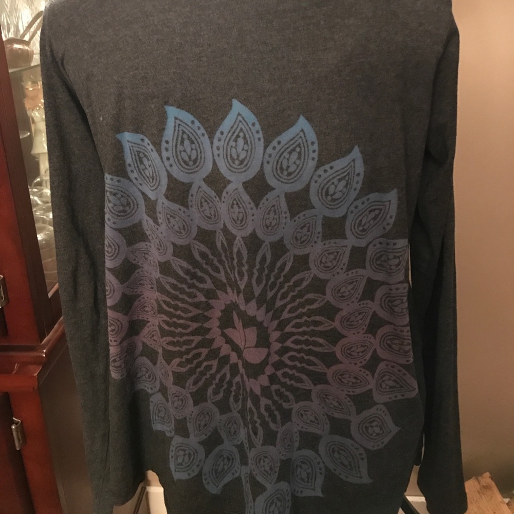 Gray, lotus shrug