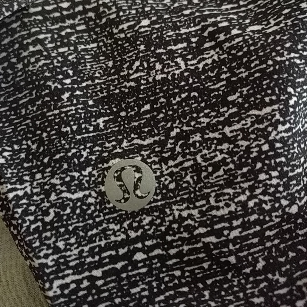 Euc Lululemon original speed shorts - Picture 4 of 4