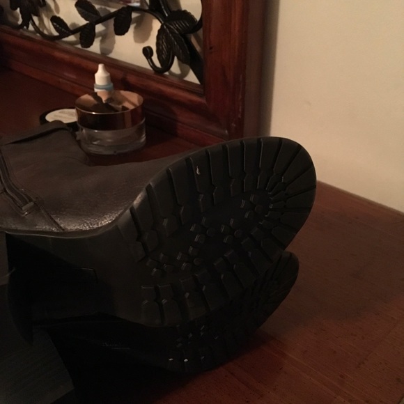 Boots - Picture 3 of 6