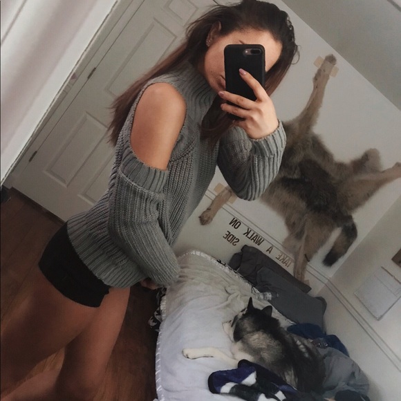 SALE‼️ Gray Cold-Shoulder Knit Sweater - Picture 1 of 5