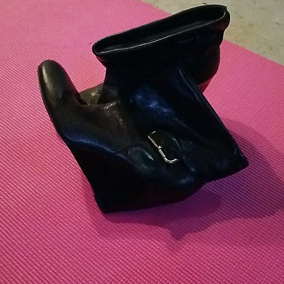 Black wedge booties size 9 nwot - Picture 2 of 5