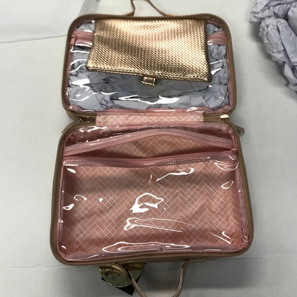 🔥Sale🔥Fashion make up bag Rose Gold nwt - Picture 4 of 8