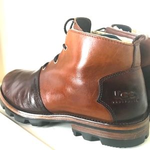 Mens Ugg Hiking Books - Like New