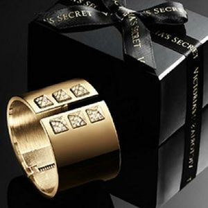 VS GOLD CUFF/STUDDED BRACLET NIB