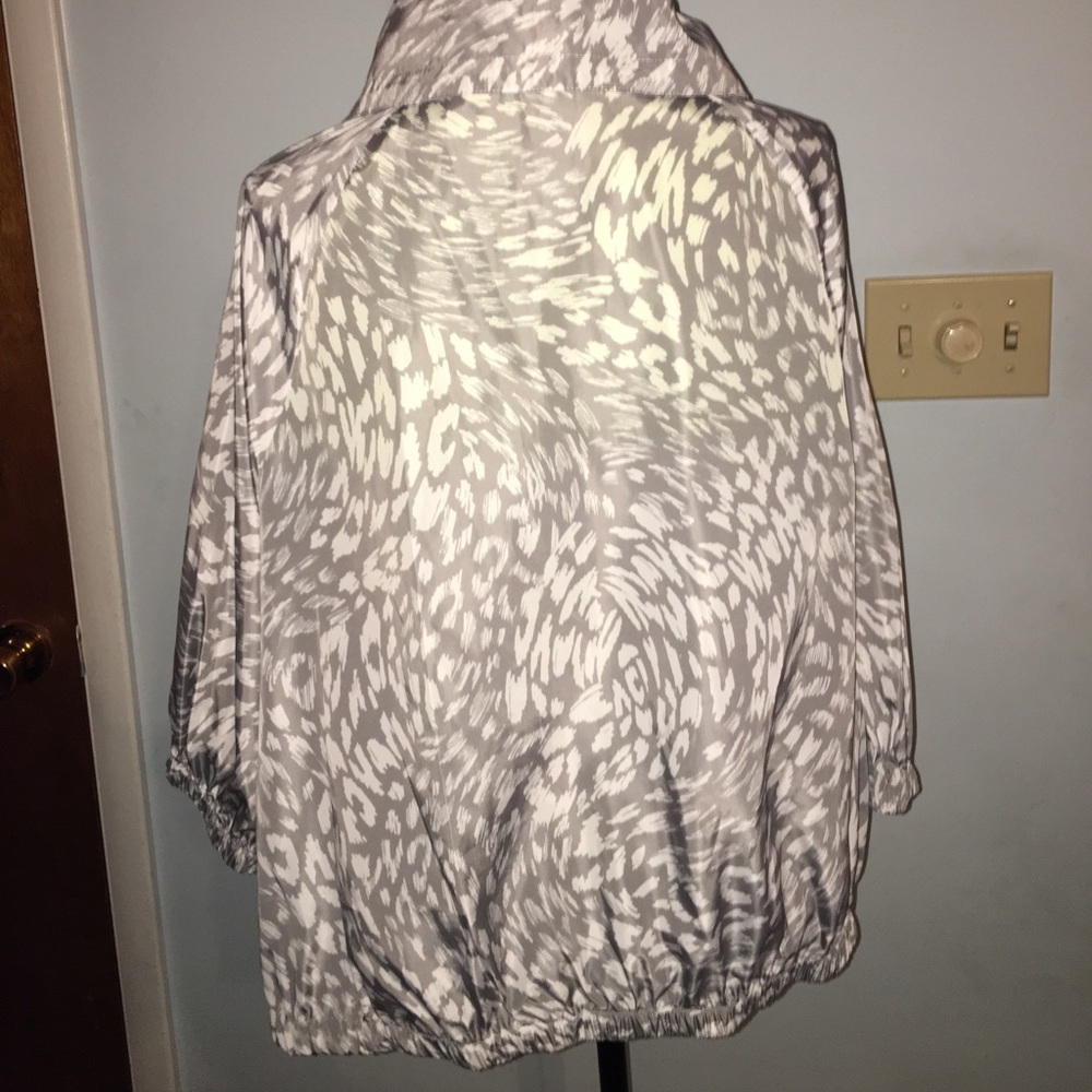 Windbreaker - Picture 4 of 5