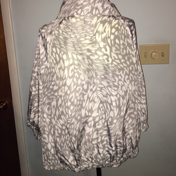 Windbreaker - Picture 4 of 5