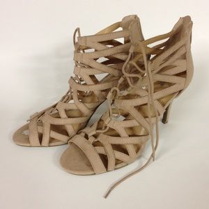 Summer roman pumps in tan suede.