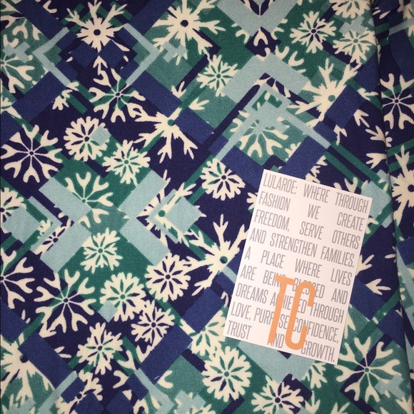 LuLaRoe Pants - NWT LuLaRoe Christmas Snowflake Leggings Sz TC HTF