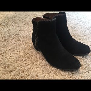 Lucky brand black ankle boots!