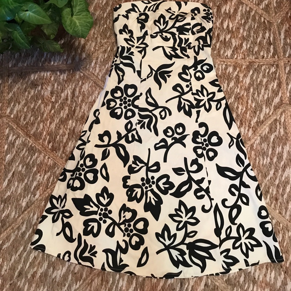 🌼 B. SMART STRAPLESS DRESS🌼