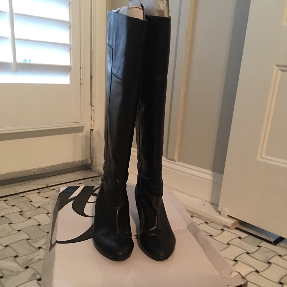 SOLD********Nine West Black Leather Boots