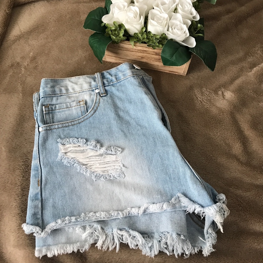 ✂️FOREVER 21 Distressed Jean Shorts✂️