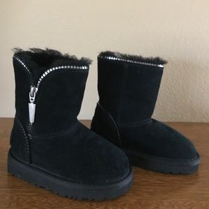 ADORABLE GIRLS UGG BOOTS