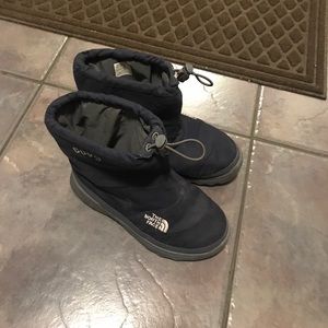 Snow boots