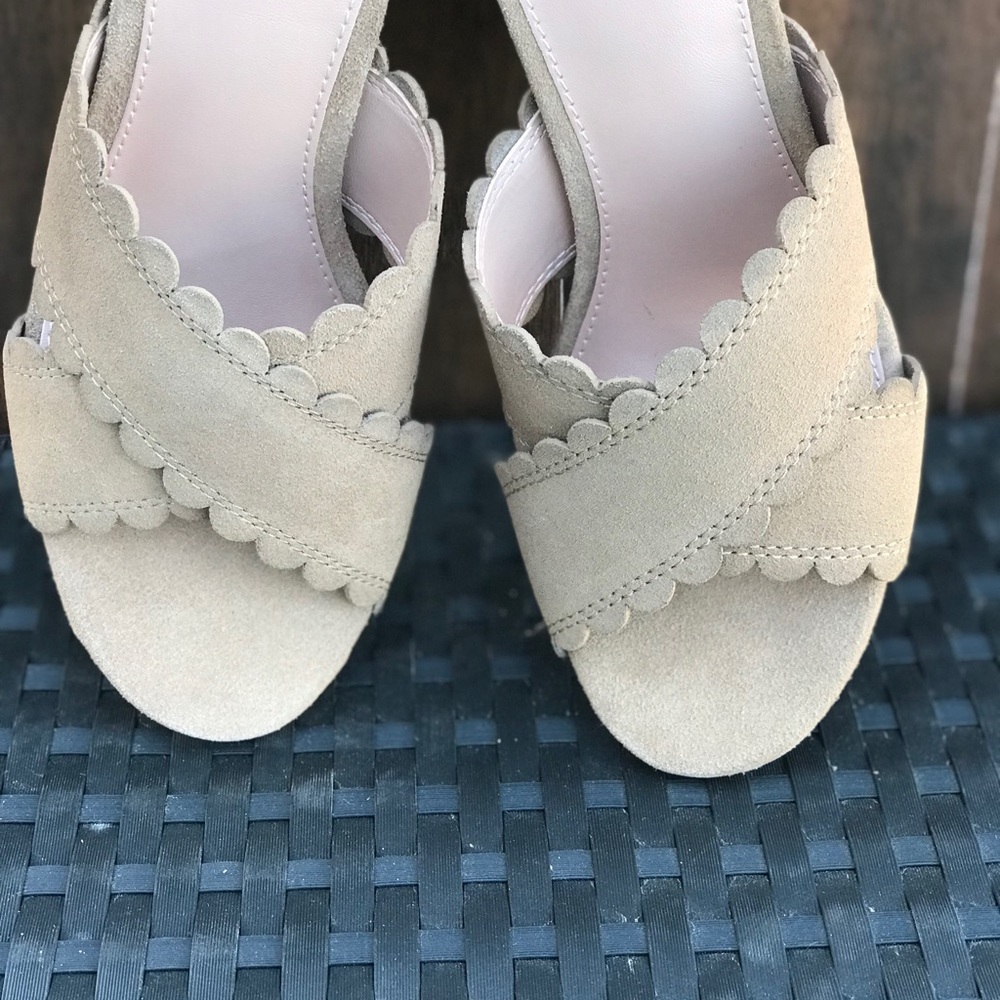 Distressed Scalloped Crisscross Open Toe Mule - Picture 7 of 7
