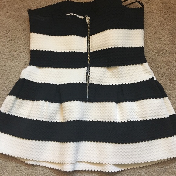 Deb’s Strapless Peplum Top Size M - Picture 2 of 2