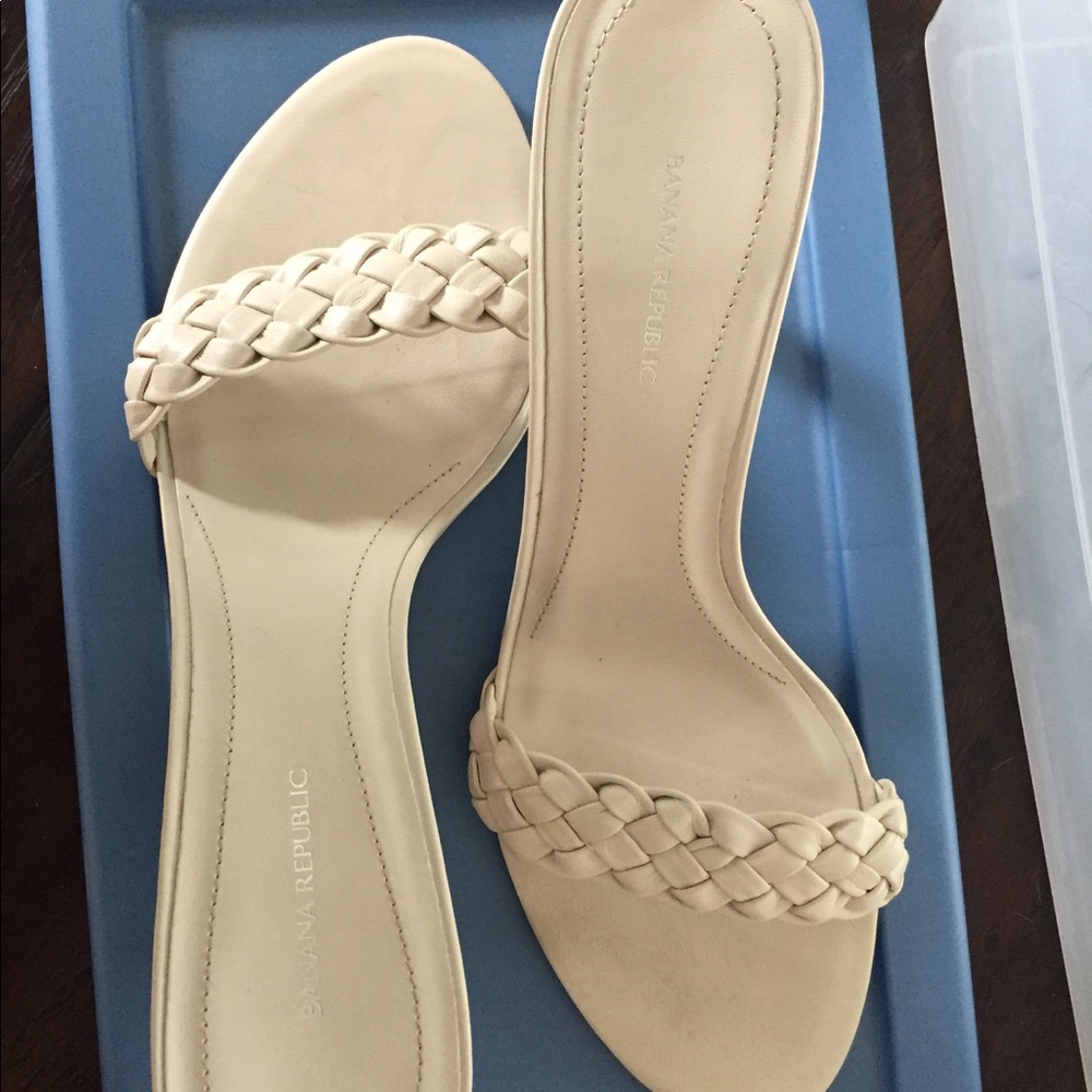 Ivory braided Banana Republic slip-on sandal