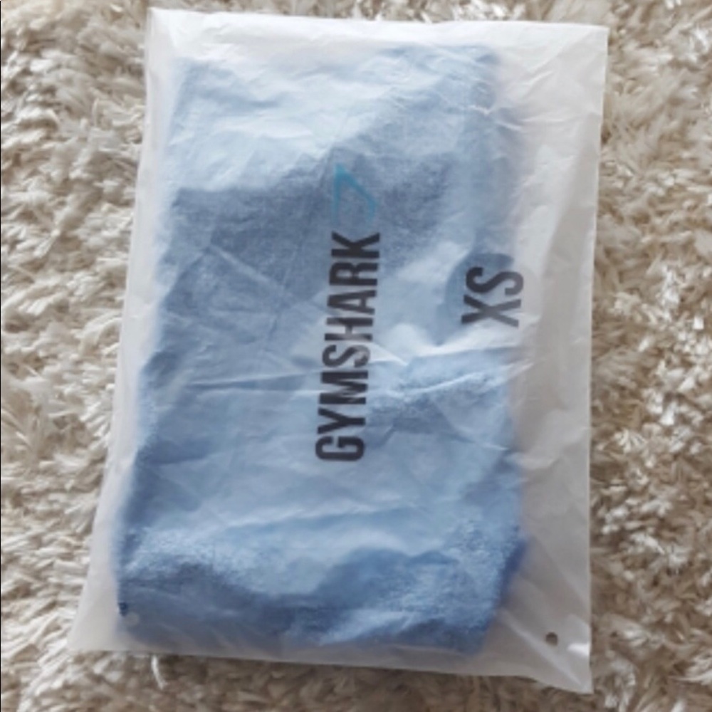 3 Gym shark seamless crops