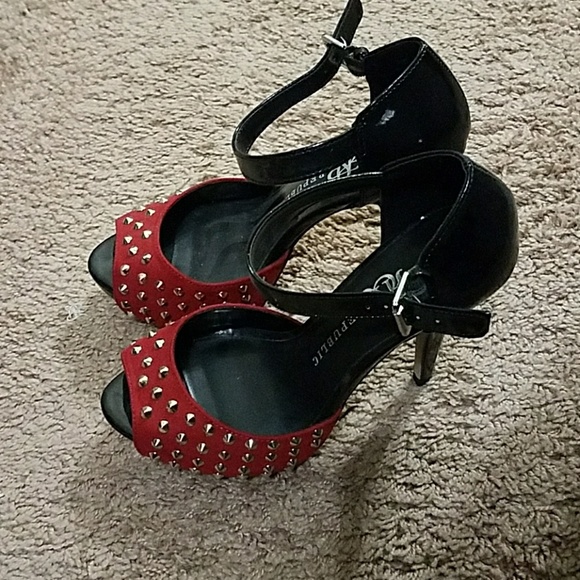 Beige and black heels size 6 - Picture 3 of 3