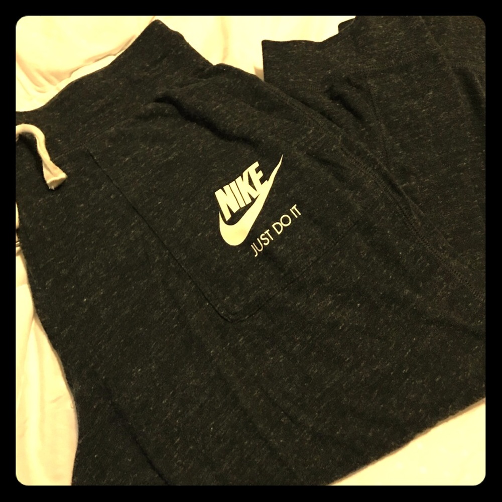 Women’s XL Nike Vintage Capri Sweats