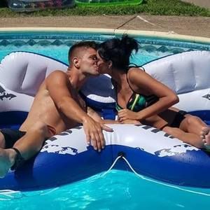 Meet your Posher, Leslie