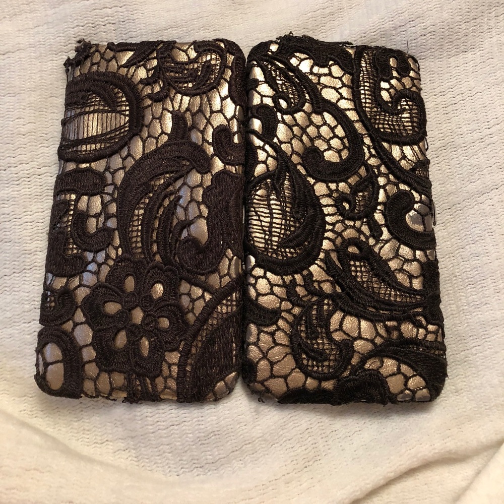 Gold wallet with lace covered design - Picture 3 of 3